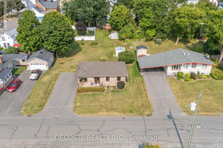 28706818/137-park-avenue/alexandria/north-glengarry/ontario/K0C1A0_34