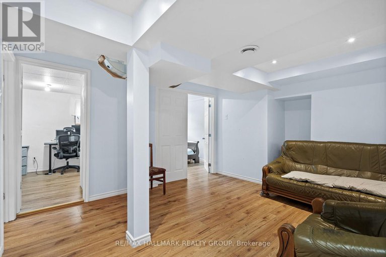 28653089/716-summergaze-street/emerald-meadowstrailwest/ottawa/ontario/K2M0L4_35