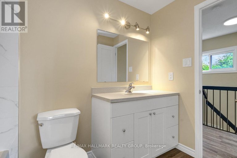 29211937/1701-lafrance-drive/queenswood-heights-south/ottawa/ontario/K1E2L7_20