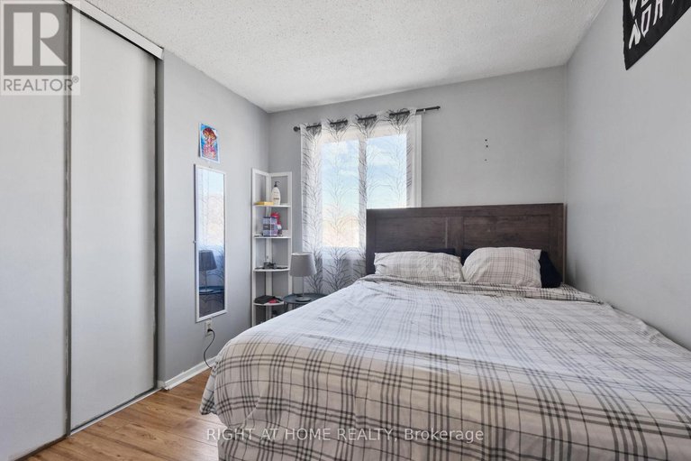 28221078/6104-vineyard-drive/convent-glen/ottawa/ontario/K1C2K2_41