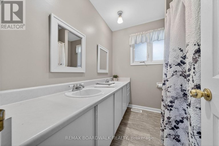 29594831/32-bowmoor-avenue/borden-farmstewart-farmcarleton-heightsparkwood-hills/ottawa/ontario/K2E6M4_21