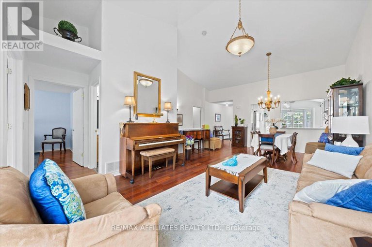 28528939/1244-foxborough-private-e/beaconwood/ottawa/ontario/K1J1E2_21