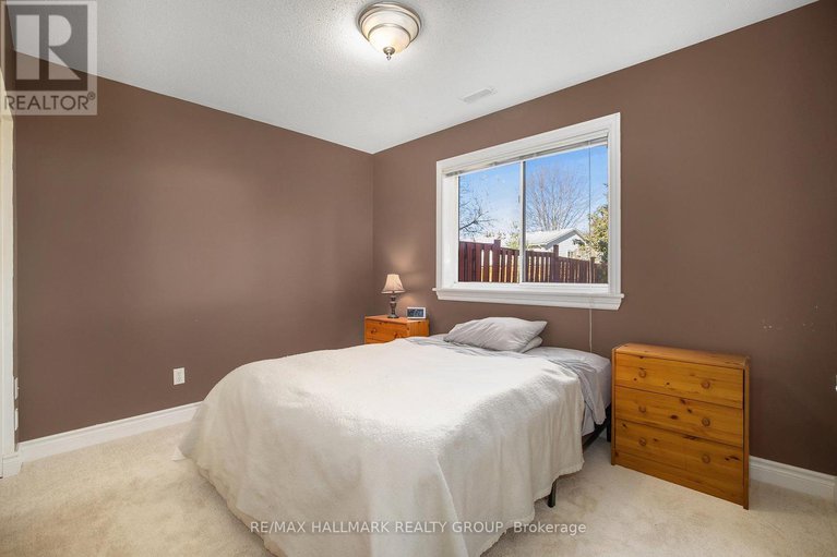 28920154/24-castle-glen-crescent/glencairnhazeldean/ottawa/ontario/K2L4H1_24