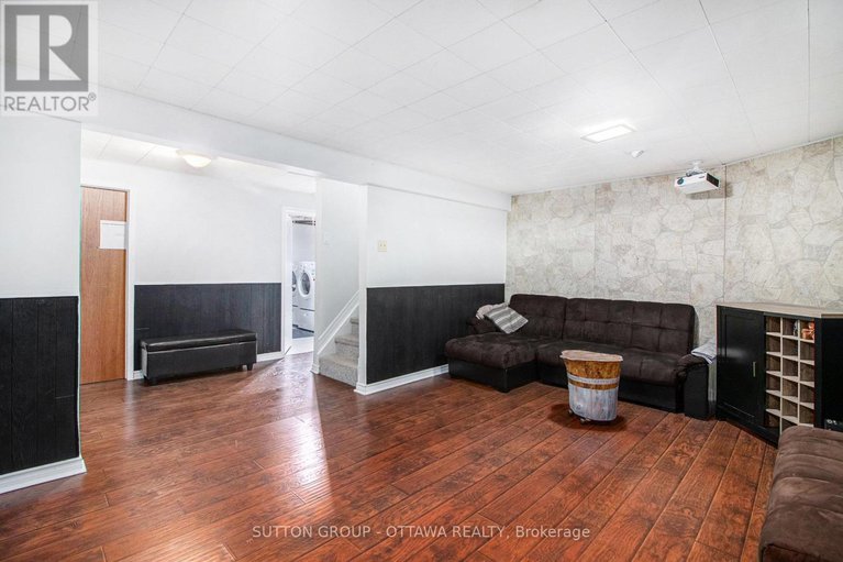 28564985/848-borland-drive/chatelaine-village/ottawa/ontario/K1E1X5_16
