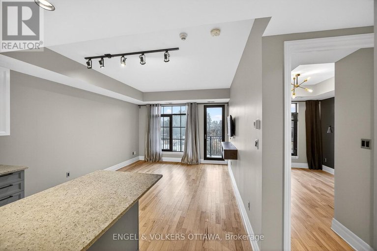 29609712/410-327-breezehill-avenue-s/west-centre-town/ottawa/ontario/K1Y1R6_21