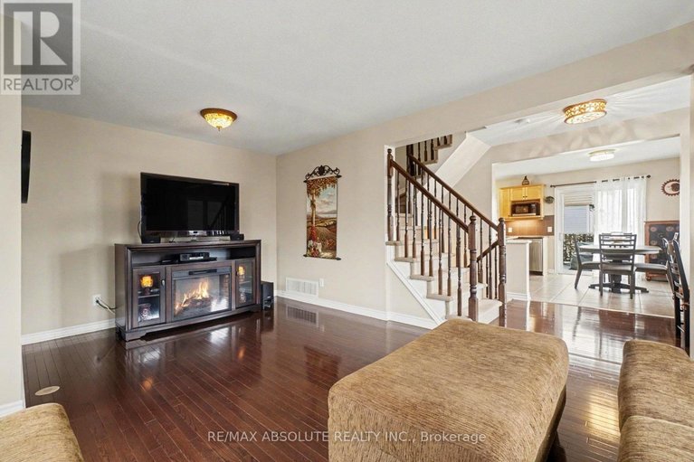 29631799/400-santa-anna-lane/stittsville-north/ottawa/ontario/K2S0M1_12