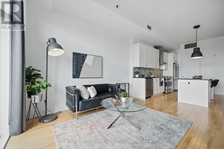 28613045/ph7-808-bronson-avenue/dows-lake/ottawa/ontario/K1S5A4_15