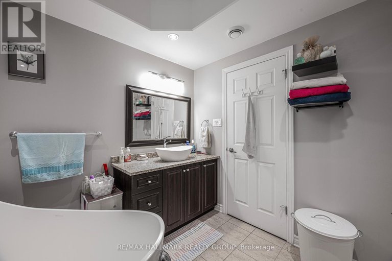 28775402/14-1238-marenger-street/convent-glen-south/ottawa/ontario/K1C1S2_21