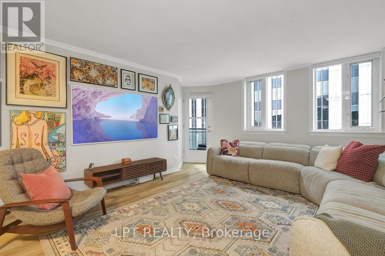 28725974/ph3-18-nepean-street/ottawa-centre/ottawa/ontario/K2P2L2_8