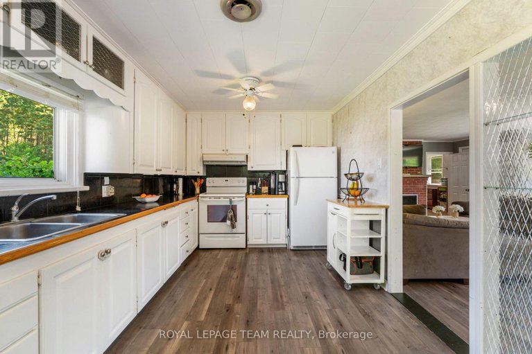 28652632/12135-county-road-2-road/south-dundas-williamsburgh-twp/south-dundas/ontario/K0C1X0_17