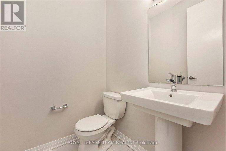 28383452/389-appalachian-circle/half-moon-bay/ottawa/ontario/K2J6X3_19