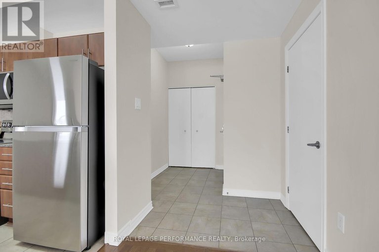 27930686/1807-70-landry-street/vanier/ottawa/ontario/K1L0A8_8