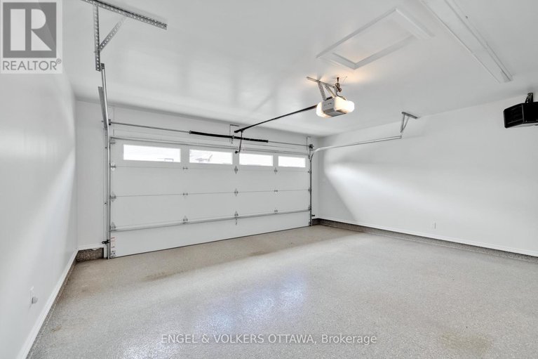 28377095/624-mikinak-road/cfb-rockcliffe-and-area/ottawa/ontario/K1K3X7_44