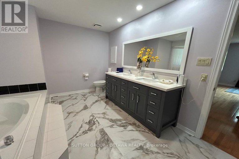 28486818/32-cellini-court-w/hunt-club-park/ottawa/ontario/K1G5K3_38