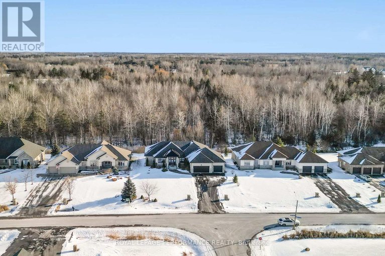 27902978/7412-blue-water-crescent/osgoode-twp-north-of-reg-rd-6/ottawa/ontario/K4P0C8_39