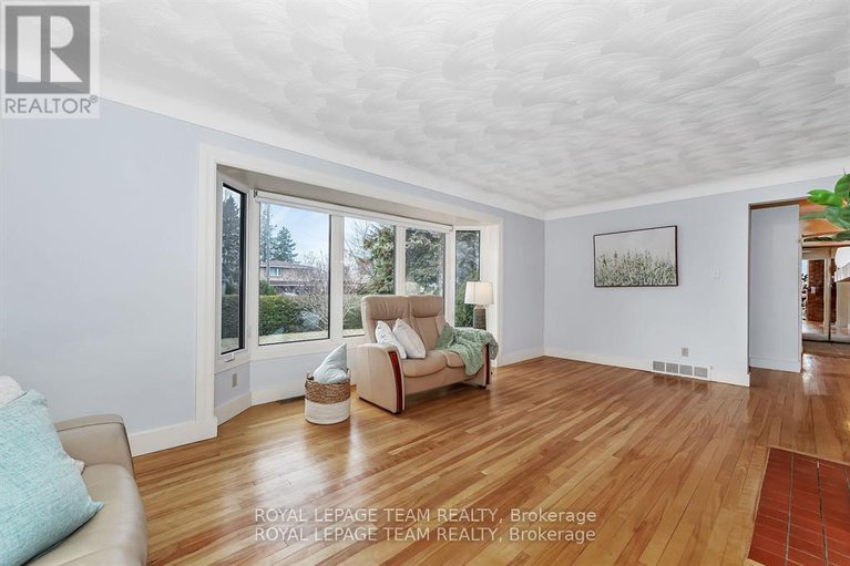 28367532/2099-balharrie-avenue-s/hawthorne-meadows/ottawa/ontario/K1G1G4_4