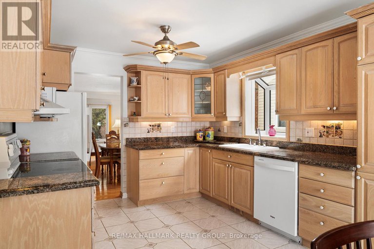 29434768/1177-st-moritz-crescent-n/convent-glen-north/ottawa/ontario/K1C2B2_8