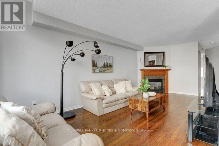 28599180/261-rolling-meadow-crescent/mer-bleuebradley-estatesanderson-park/ottawa/ontario/K1W0A8_12