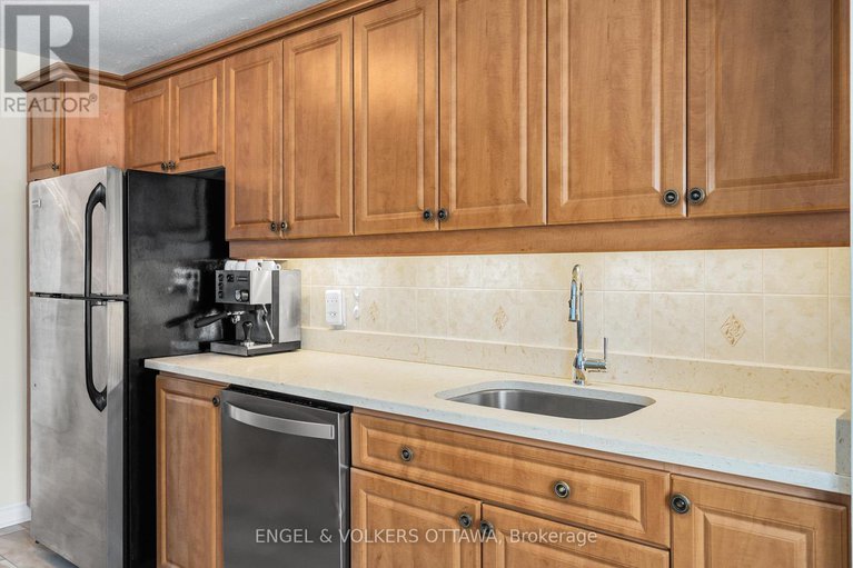28957862/16-benson-street/borden-farmstewart-farmcarleton-heightsparkwood-hills/ottawa/ontario/K2E5J5_19