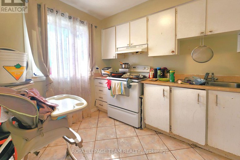 28396854/b-25-bertona-street/craig-henrywoodvale/ottawa/ontario/K2G4G7_9