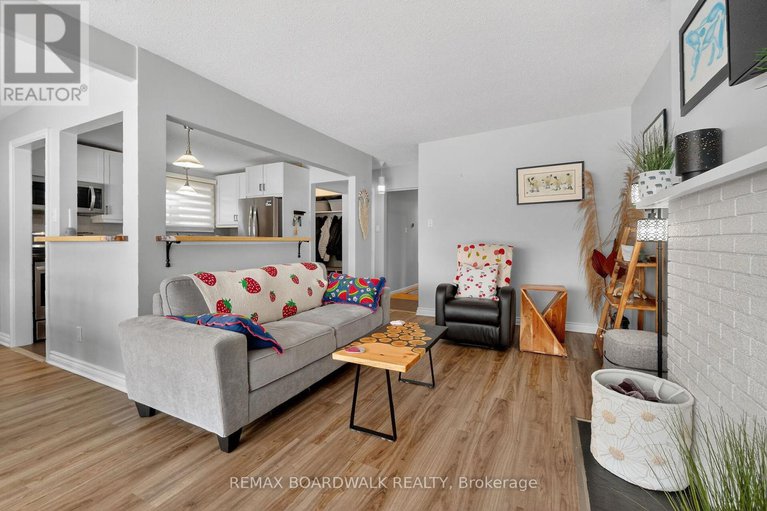 29402322/2462-tupper-avenue/hawthorne-meadows/ottawa/ontario/K1G1G7_11