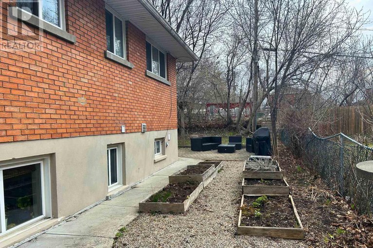 28431922/208-210-renouf-avenue/overbrook/ottawa/ontario/K1K3T1_18