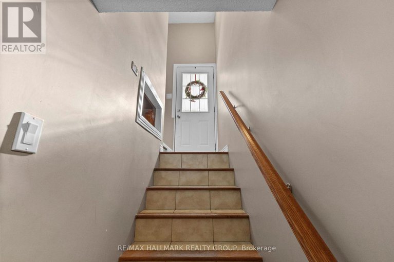 29229707/816-willow-avenue/chatelaine-village/ottawa/ontario/K1E1C7_20