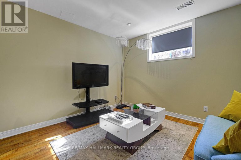 28232415/46-chapelier-private/queenswood-heights-south/ottawa/ontario/K1E3Y1_35