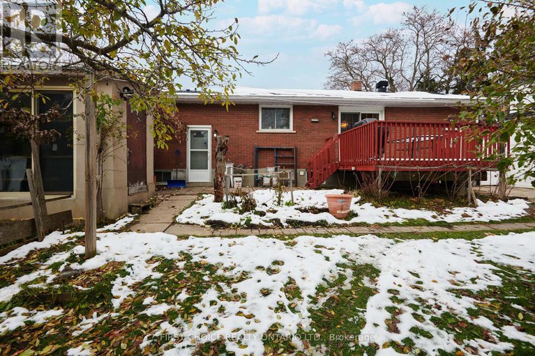 29142489/22-meadowlands-drive-w/meadowlandscrestview/ottawa/ontario/K2G2R4_29