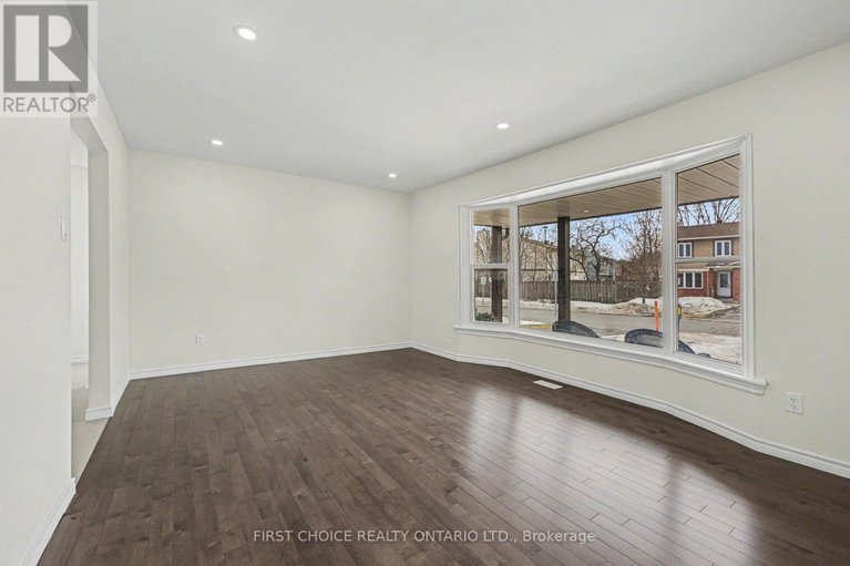 29457498/883-lawnsberry-drive/chatelaine-village/ottawa/ontario/K1E1Y2_4