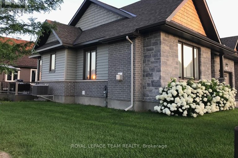 29590571/28-magnolia-way/north-grenville-twp-kemptville-south/north-grenville/ontario/K0G1J0_3