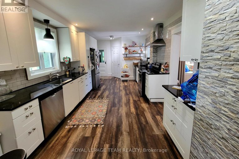 28427099/16-peter-street-s/maxville/north-glengarry/ontario/K0C1T0_5