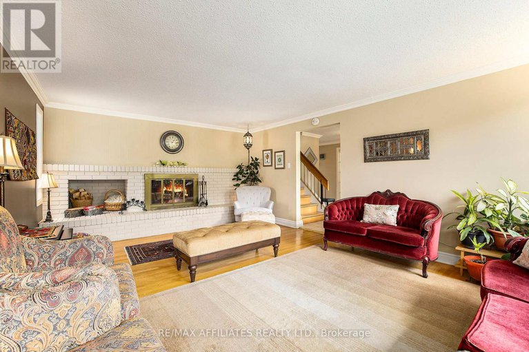 28597640/23-sioux-crescent/bruce-farmgraham-parkqualicumbellands/ottawa/ontario/K2H7E4_8