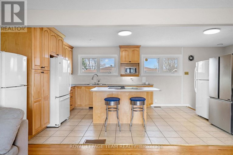 29660609/50-hilliard-avenue/city-viewskylinefisher-heightsparkwood-hills/ottawa/ontario/K2E6C1_5