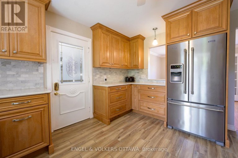 28821513/6258-richmond-road/south-of-fallowfield-road/ottawa/ontario/K0A2Z0_16