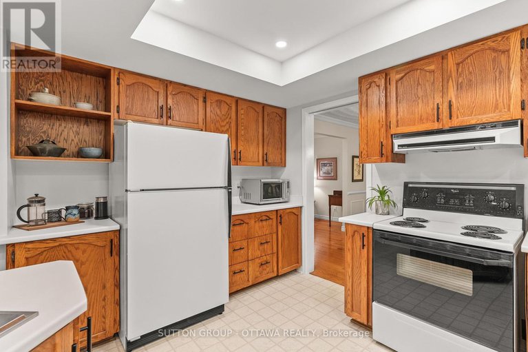 28824766/9-sundance-court/sheahan-estatestrend-village/ottawa/ontario/K2H8T4_15