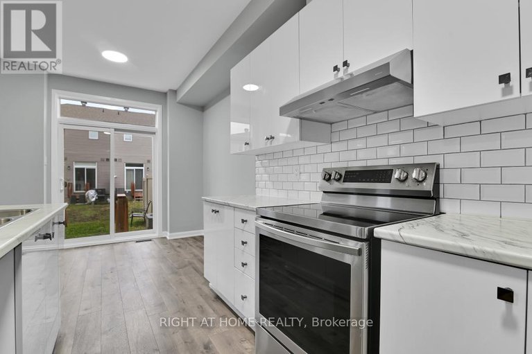 29067282/561-decoeur-drive/avalon-west/ottawa/ontario/K4A5G7_8