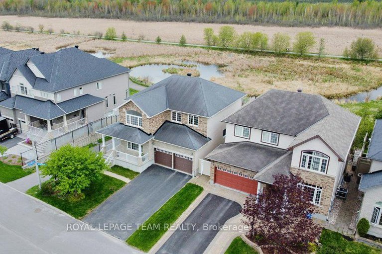 28330795/130-winterhaven-drive/mer-bleuebradley-estatesanderson-park/ottawa/ontario/K1W0H4_39