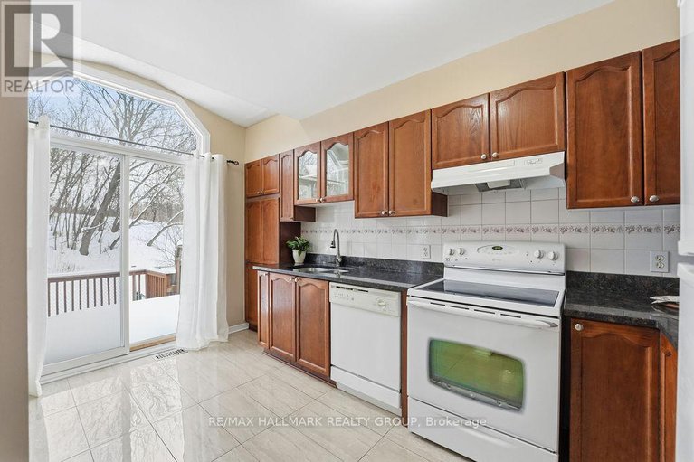 29250836/1165-falconcrest-court/chatelaine-village/ottawa/ontario/K4A3Z4_13