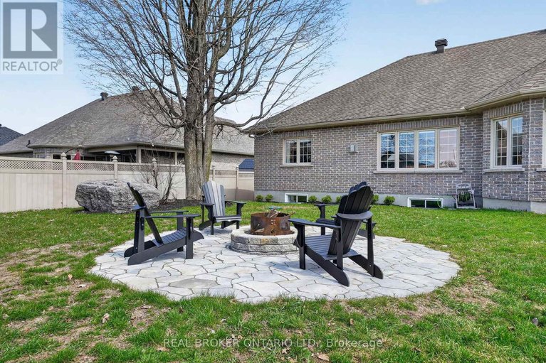 29670697/12-penny-lane/long-sault/south-stormont/ontario/K0C1P0_45