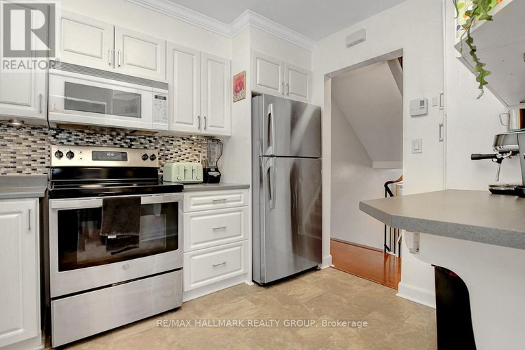 28827238/2094-eric-crescent/pineview/ottawa/ontario/K1B4P4_14