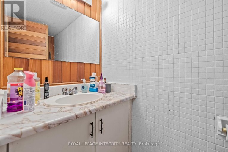 29632019/3565-aladdin-lane/blossom-parkkemp-parkfindlay-creek/ottawa/ontario/K1T1E1_29