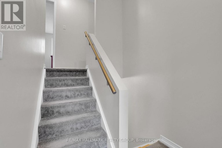 29673890/34-55-bering-court/katimavik/ottawa/ontario/K2L2B8_15