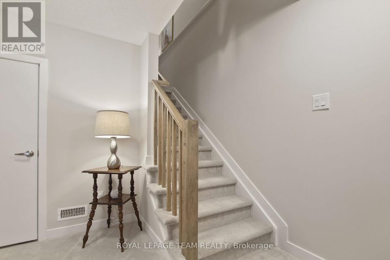28291753/506-oldenburg-avenue/btwn-franktown-rd-fallowfield-rd/ottawa/ontario/K0A2Z0_45