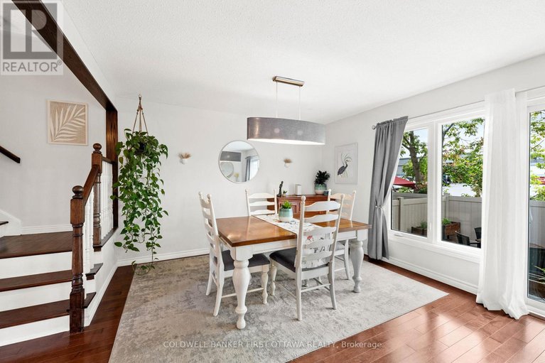 28819610/12-550-straby-avenue/overbrookcastle-heights/ottawa/ontario/K1K1H1_11