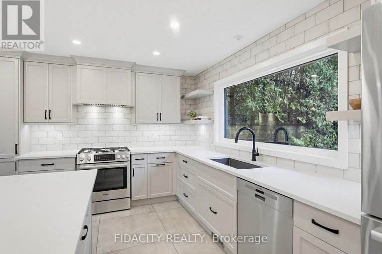 29608674/7-gagnon-court/beaverbrook/ottawa/ontario/K2K1A7_15