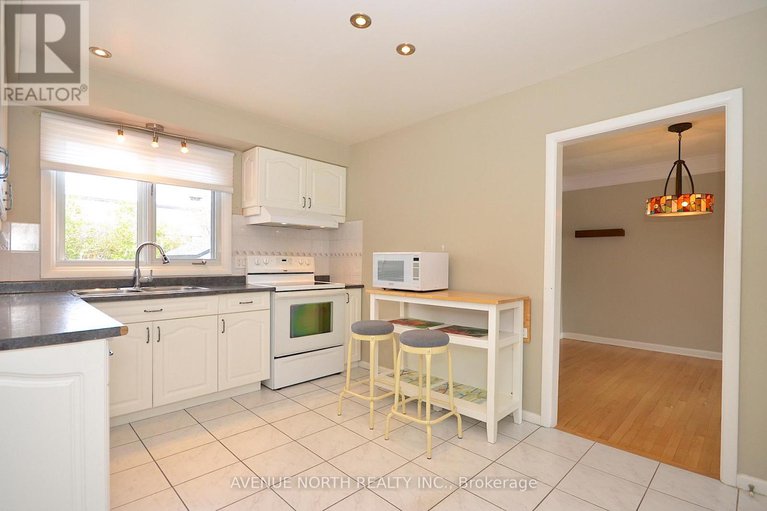 28262134/866-claude-street/castle-heightsrideau-high/ottawa/ontario/K1K2S6_9