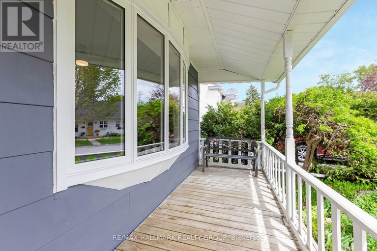 29518318/1225-foxbar-avenue/ellwood/ottawa/ontario/K1V6V4_5