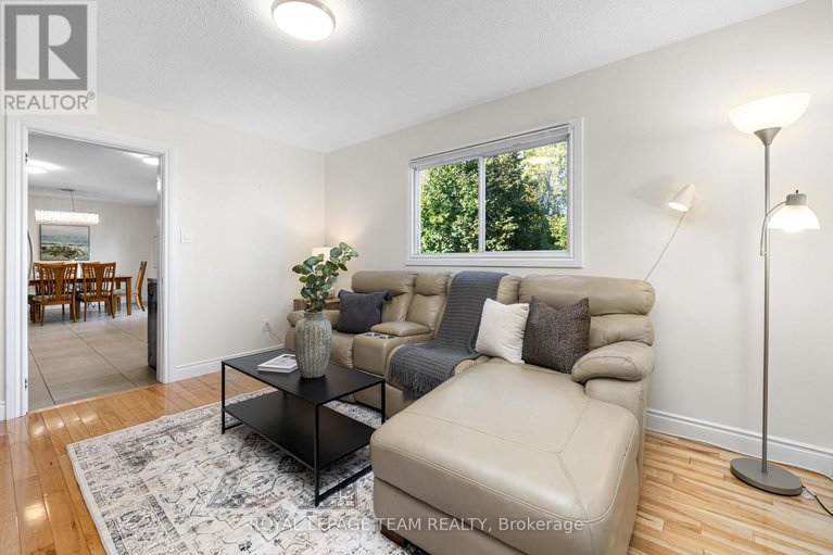 28977785/4397-whittaker-crescent/pineview/ottawa/ontario/K1B4P1_15