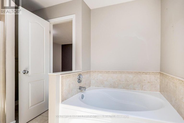 28819200/6101-arbourwood-drive/chapel-hill/ottawa/ontario/K1C7K7_25